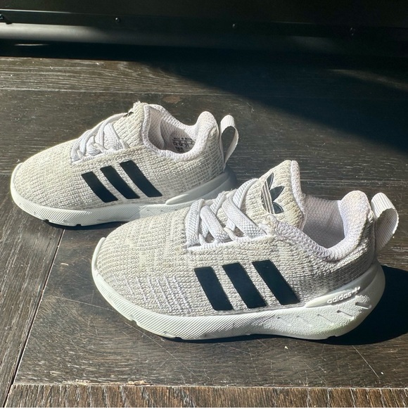 Adidas Swift Run size 5.5 - Picture 8 of 13